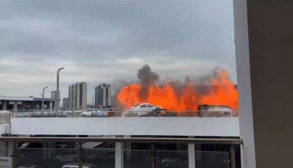 “广东一餐厅外爆炸掀翻汽车”系影视拍摄，官方确认报备，门店已停业数月