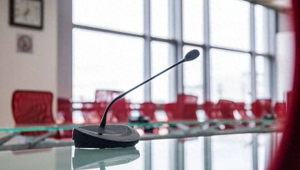 一周五场会,“没人敢缺席,也没人真投入”