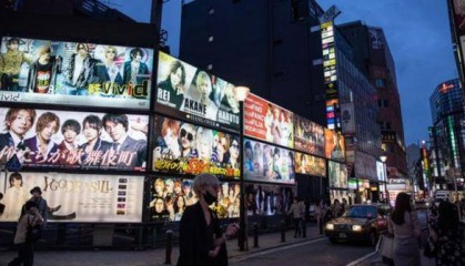 日本近来更多年轻女性为了牛郎花钱，远赴海外从事卖淫