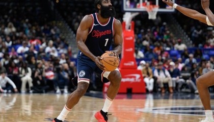 哈登：我已经完成了很多目标 但我仍然在追逐总冠军