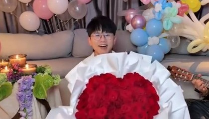 张杰开直播为谢娜庆生！隔空送鲜花蛋糕甜蜜表白太浪漫