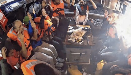 拒绝签文件离开以色列 “玛德琳”号船上8人被拘