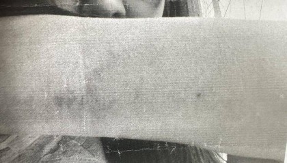 陕西咸阳一男子打晕妻子误以为已死，将人扔下土崖致其死亡被公诉