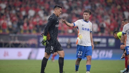 王大雷为扔队长袖标道歉:当时情绪激动 考虑不周动作太随意