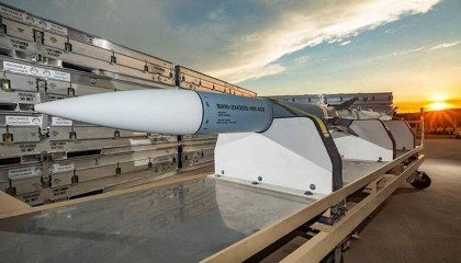 霹雳15导弹不够用,巴铁拿下美制超远程空空弹?美国人这回真慌了