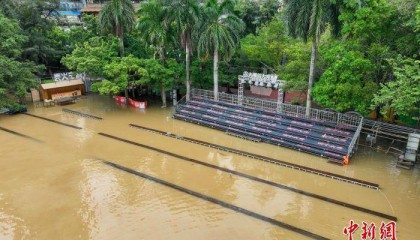 广西南宁：洪水来袭 邕江大堤关闸防洪