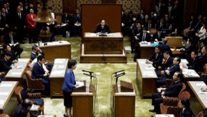 高市早苗或将被迫下台？自民党或要挺她到底，并强硬表示“不会对中方的反制行动妥协”