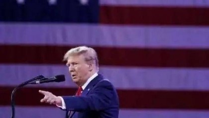 突发！1.4万人连夜逃离，美国向中国求救，外交部第一时间回应