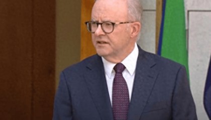 警报拉响!澳大利亚军机无视警告再闯南海,解放军紧急出动,发射干扰弹,事情果然不简单