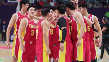 中国男篮9名队员逐一进行个人反思，中国篮协主席郭振明：中国男篮到了“最危险的时候”