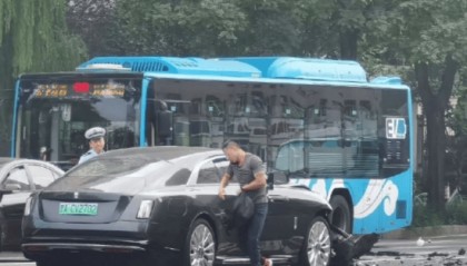交警通报陈震劳斯莱斯事故！车辆或报废，维修费堪比车价？