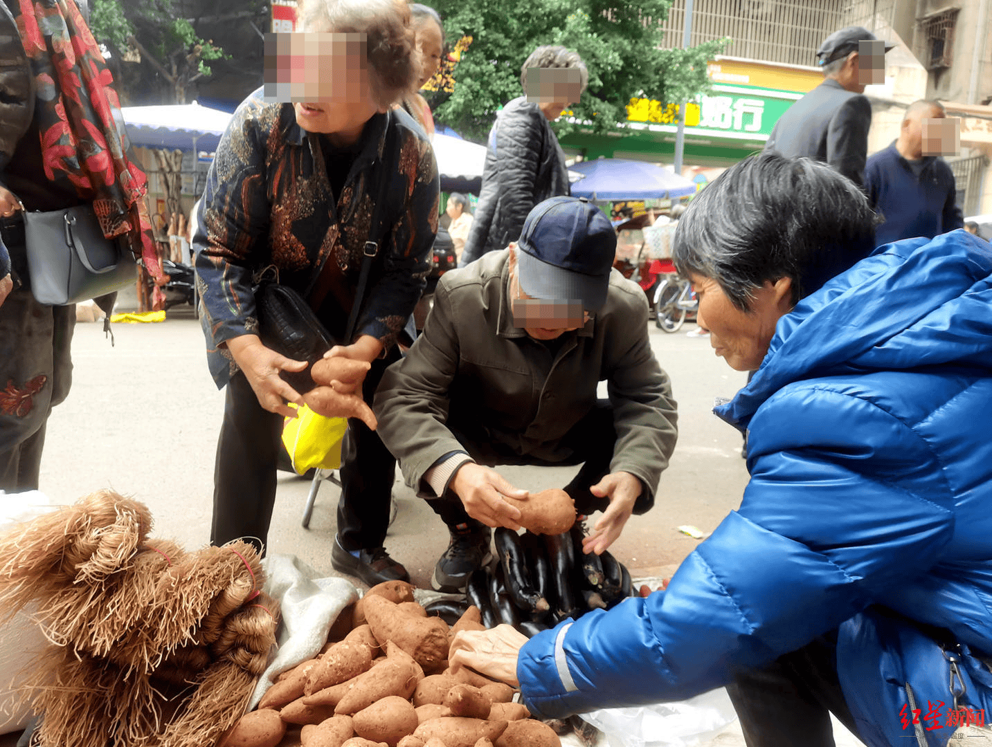 “买菜大军”从成都坐地铁到资阳买菜？记者实探：多为老年人，“图农家菜新鲜”