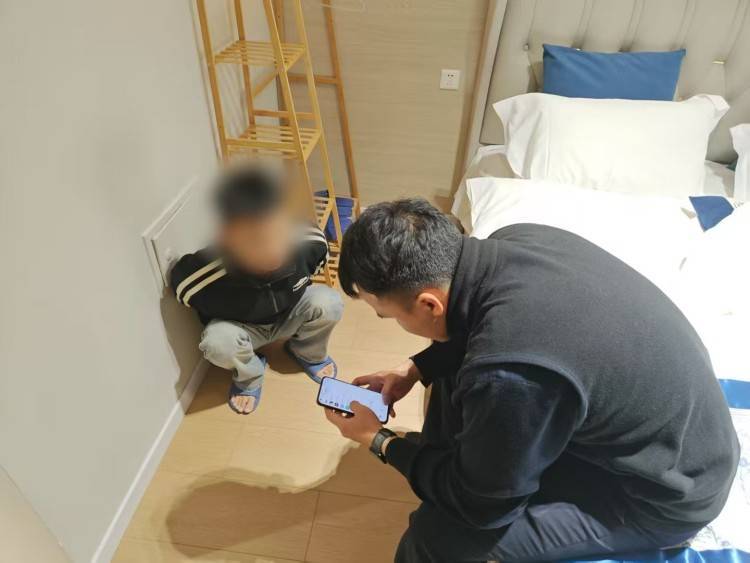 上海一市民拒收快递点了短信链接，银行账户被划走上百万元