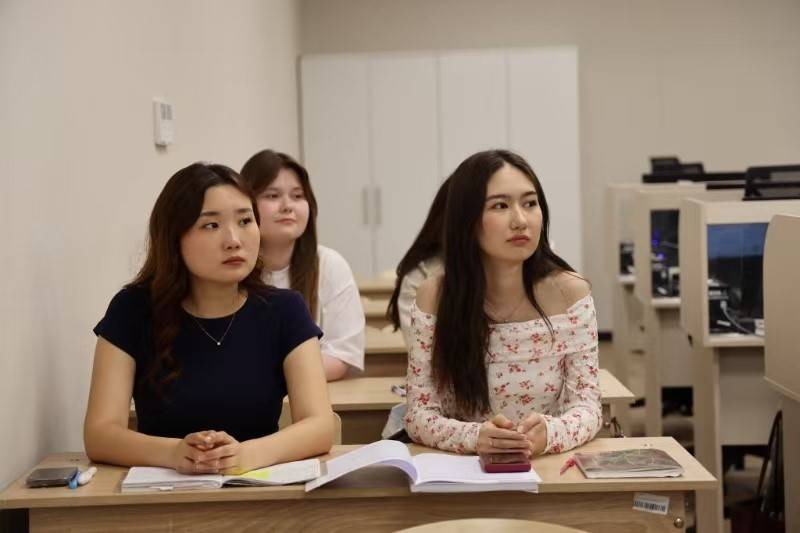 习主席的丝路故事丨习主席关心的哈萨克斯坦这所学校，现在咋样了？