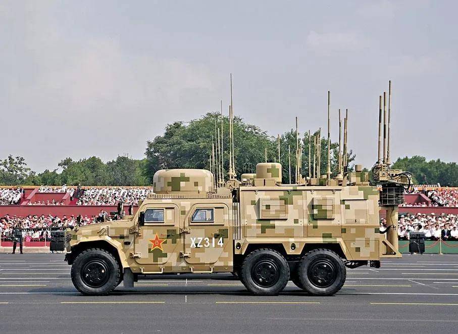 近日曝光！中国用一辆吉普车虚拟10万吨航母，南海戏耍美军侦察机