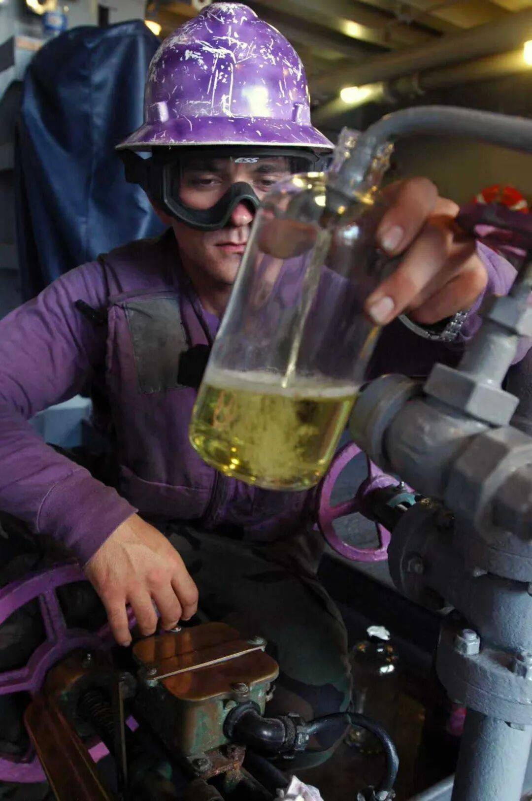 美海军在南海连摔两架飞机，因电磁攻击？中国军号发文