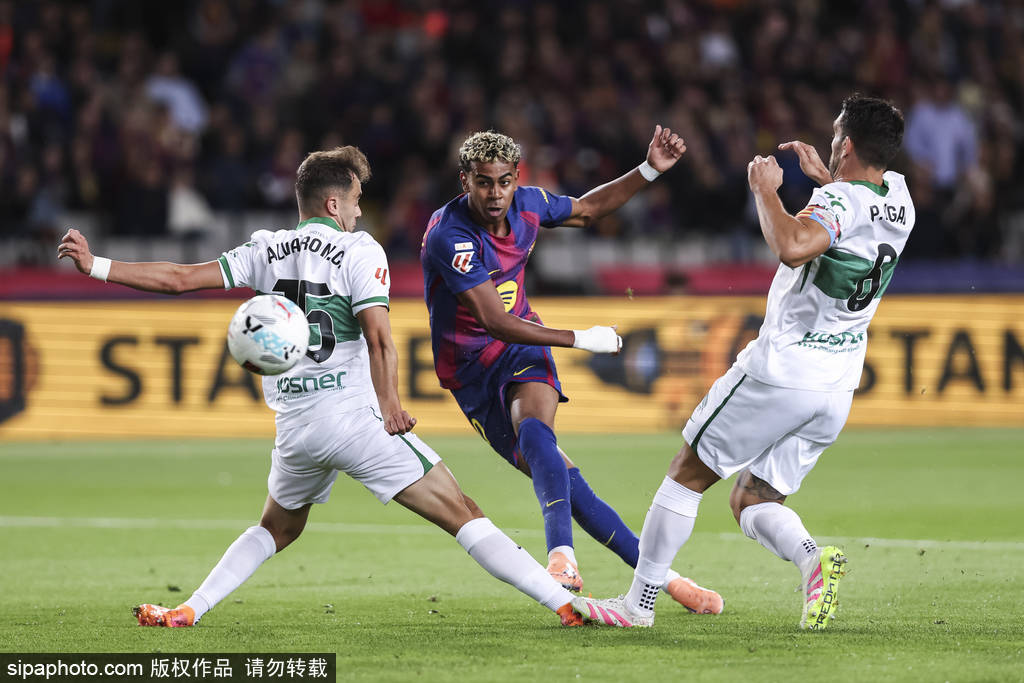 西甲-亚马尔破门拉什福德建功 巴萨3-1埃尔切仍落后5分