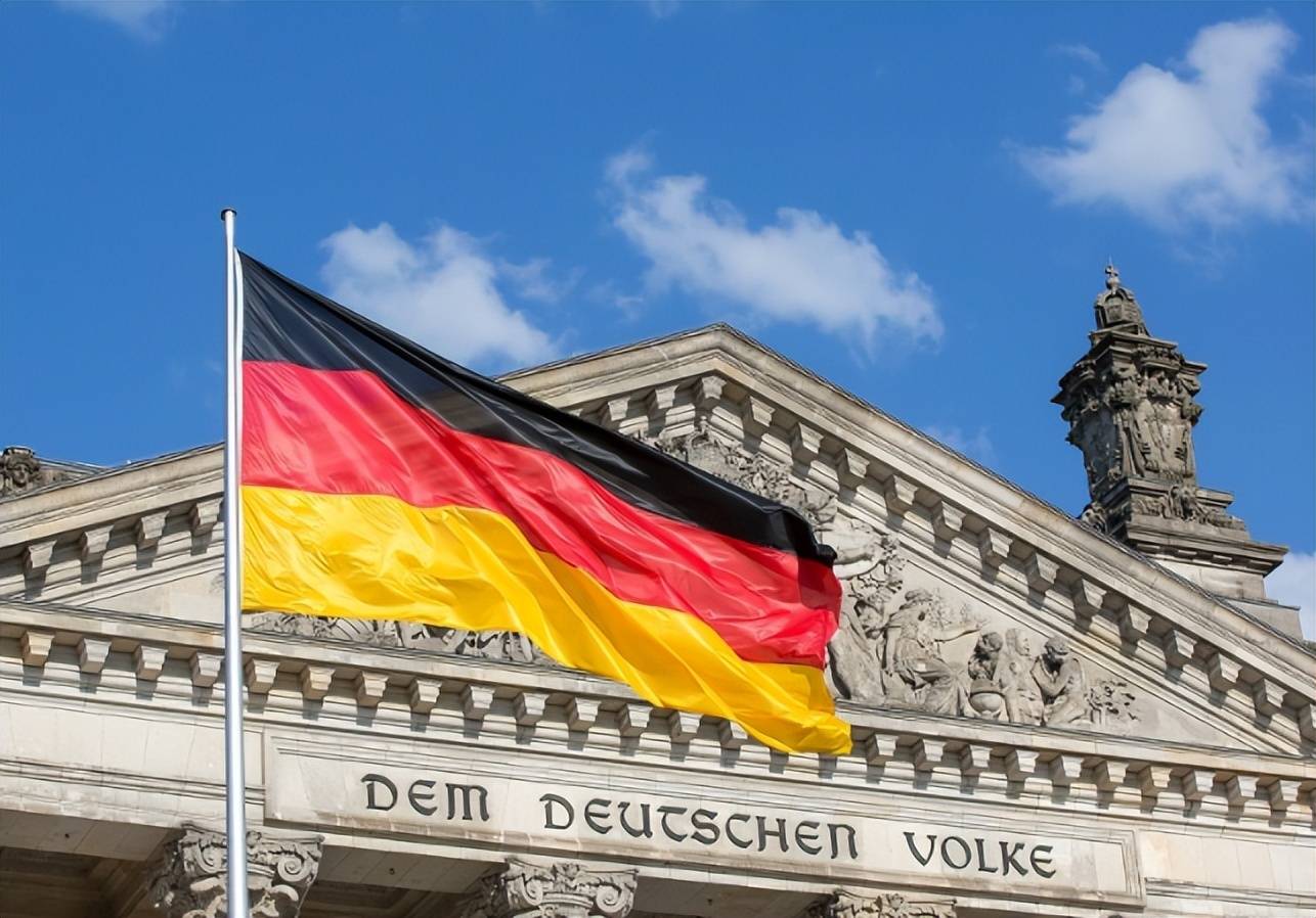 默茨对华动手,德国准备花20亿欧元换下中国设备,美国做梦都要笑醒!