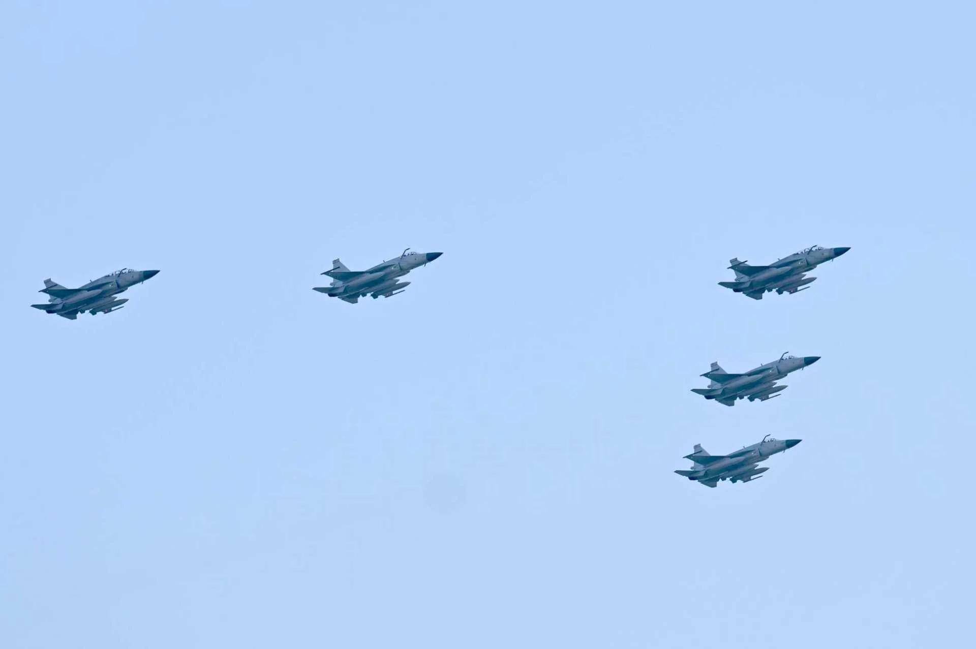 比伊朗还快！阿塞拜疆总统府宣布装备枭龙，与红旗-9组建中械体系