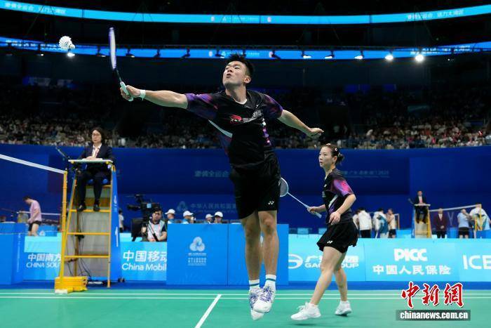 (粤港澳全运会)何冰娇不敌陈雨菲 含泪告别十五运会羽毛球单项赛