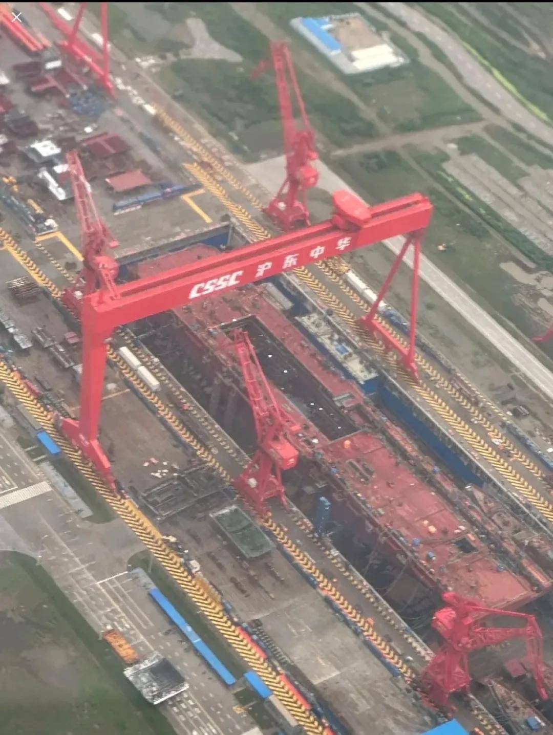 一年服役三艘?076“四川”舰开始试航,是“福建”舰的搭子吗?