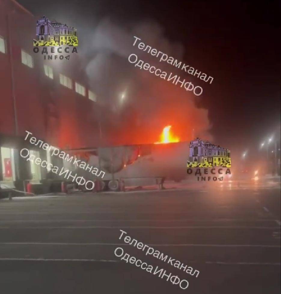 普京遭暗杀后，俄军复仇不隔夜：炸烂敖德萨，突袭乌克兰2艘巨轮