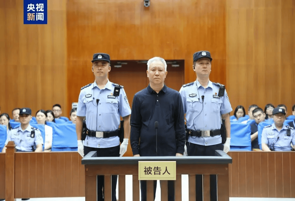 许家印夫妇假离婚转移427亿元资产 前妻在海外带4名未成年子女、孙子女生活