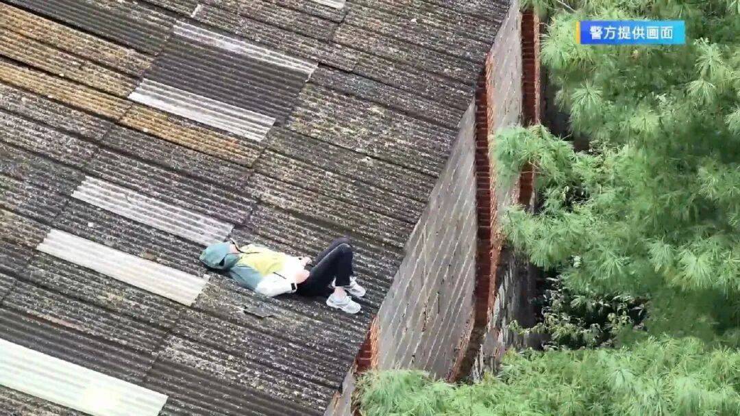 凌晨5点，昆明一废弃仓库内84人被抓